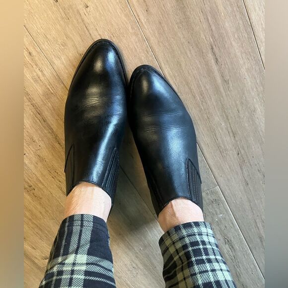 Steve Madden women’s leather black pointed toe Chelsea boots. Clear heel. Size 8 - Picture 3 of 9